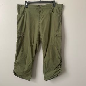 ☀️ 2/$12 Woolrich Trek Hiking Ruched Capri Pants Green 10